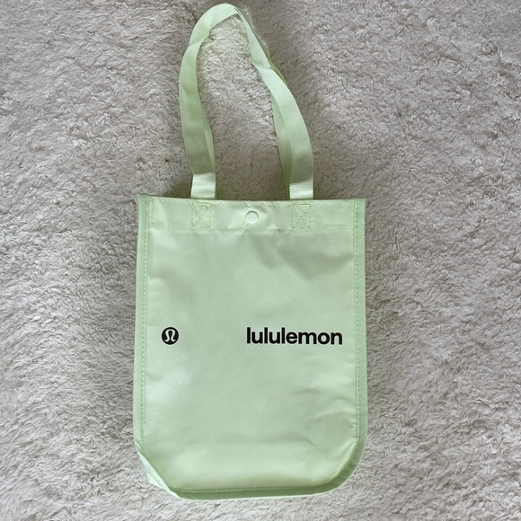 limited edition lululemon bag Holiday Special Small Reusable Tote Carryall Gym W 31.5cm x D 16.5cm x H 38cm (12.4 x 6.5 x 15) Lululemon holiday bag - Gem